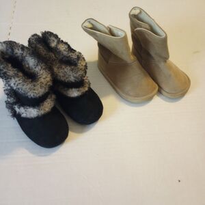 Two pair of toddler girl boots with Velcro closure Sz 6